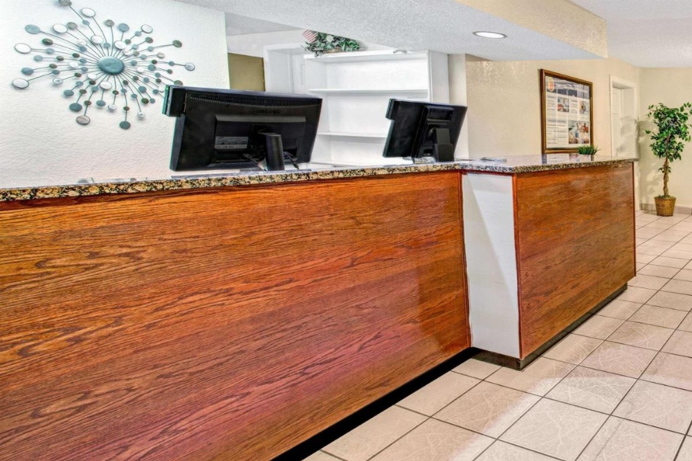 Super 8 by Wyndham Kissimmee Image 18