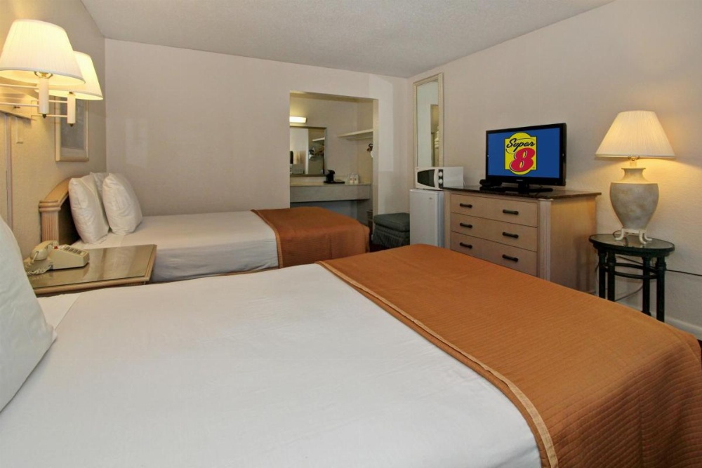 Standard Room with Two Double Beds - Smoking