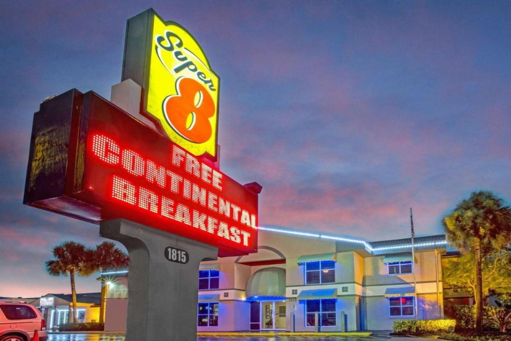 Super 8 by Wyndham Kissimmee